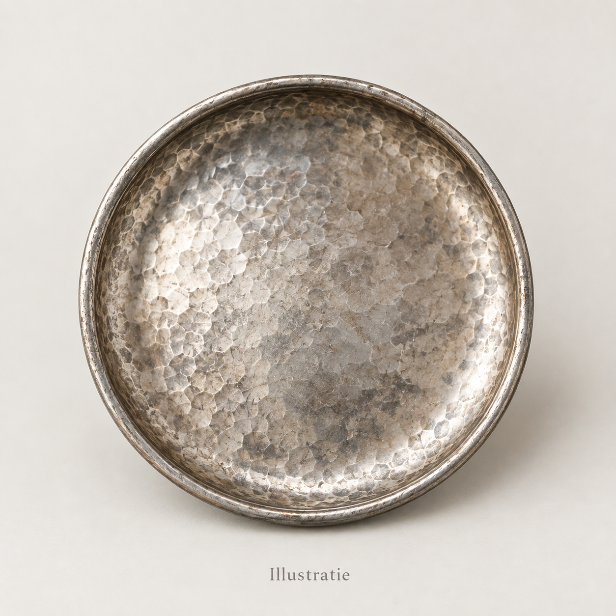 Metalen bord, met de hand bewerkt (15 cm)